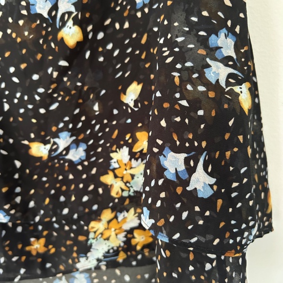 🔴Spaghetti Strap Floral Faux Button Top - Picture 2 of 11